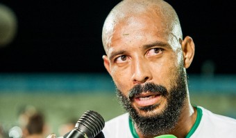 João Carlos Cavalo e Thiago Spice lamentam gol fortuito do adversário