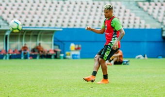 Meia Diogo Peixoto renova com Manaus FC para 2020