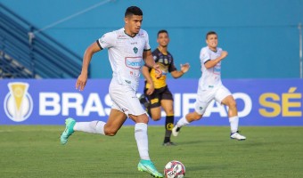 Manaus FC anuncia saída do centroavante Denilson
