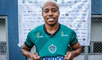 Manaus apresenta atacante Franklin, que conquistou acesso com o Pouso Alegre-MG em 2022