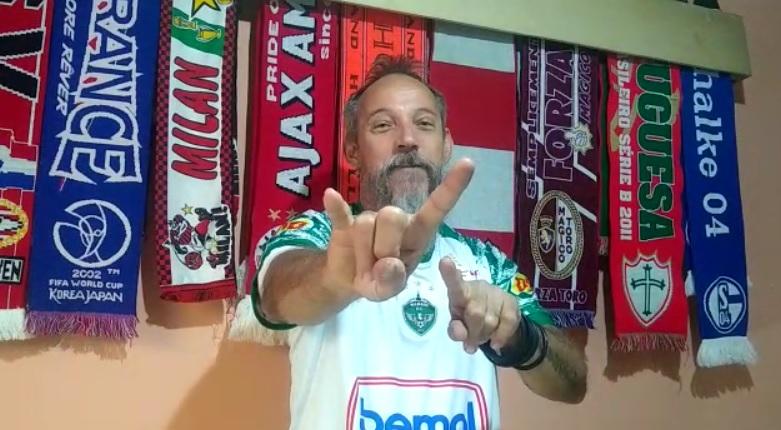 Mineiro leva a rifa da camisa oficial do MANAUSFC