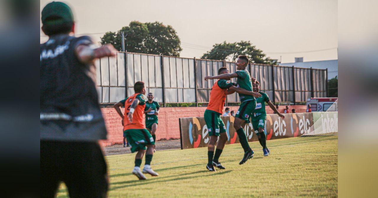 Com três de Vanilson, Manaus vence Jaraguá e avança na Copa do Brasil
