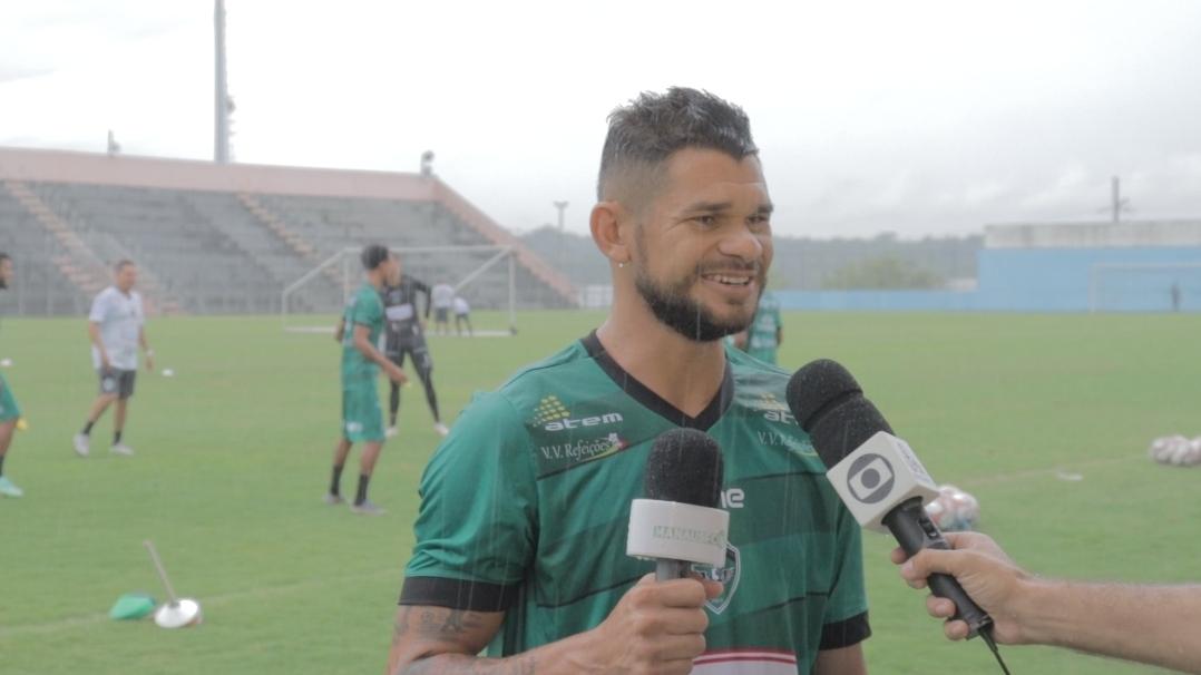 Derlan expressa felicidade em retorno ao Manaus: 
