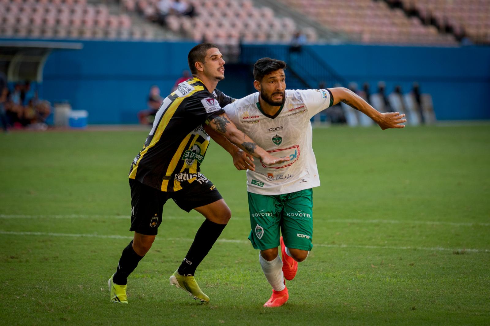 Manaus FC anuncia saída do volante Vinicius Barba 
