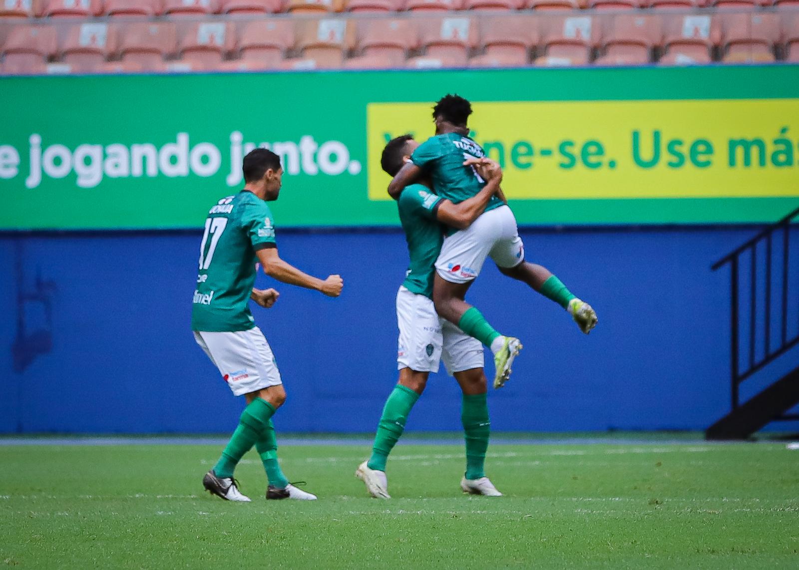 Emocionado, Alvinho dedica gol da vitória ao pai: 