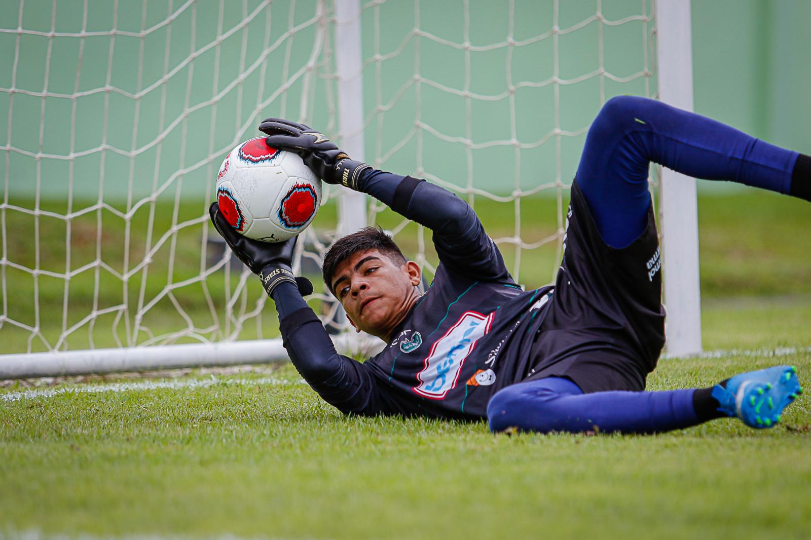 De início difícil no interior a inserção no elenco profissional: Aroldo Neto se torna um dos quatro principais goleiros do Manaus FC em 2022