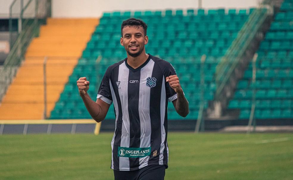 Manaus FC anuncia o zagueiro Rayne como novo reforço para 2022