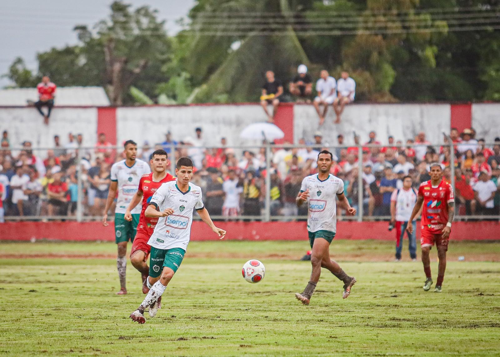 Manaus FC encerra contrato com lateral Moreira e atacante Toninho 