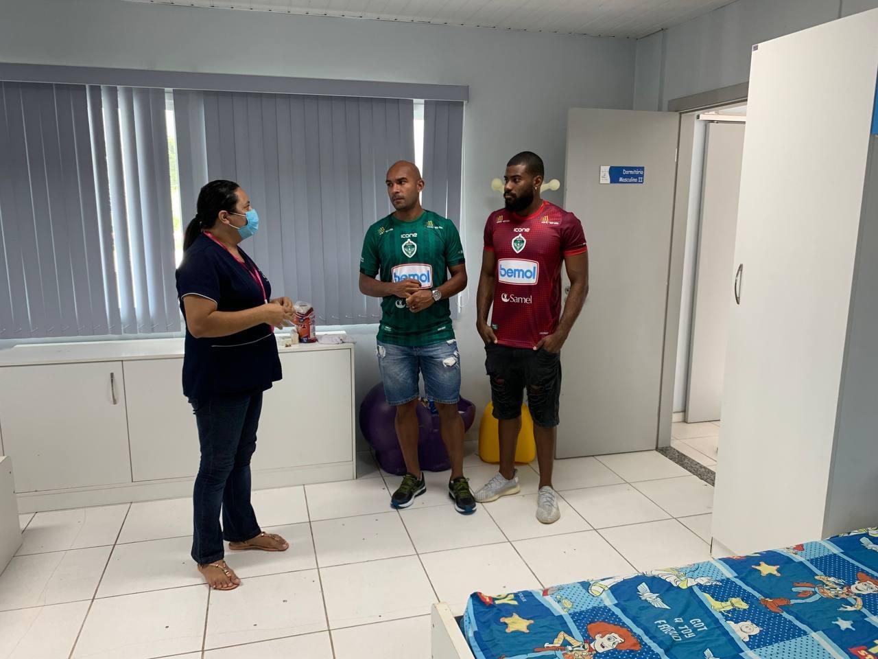 Manaus FC realiza doações de alimento para Casa VHIDA e Abrigo Moarcyr Alves