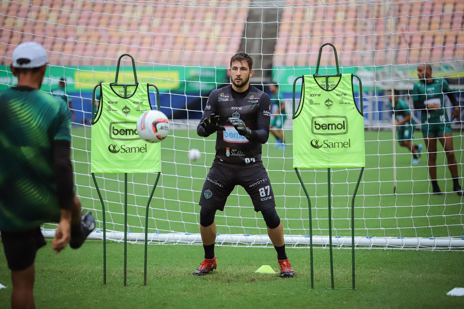 Manaus FC oficializa a saída do goleiro Mathias Tieppo 