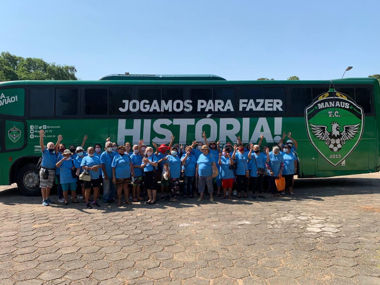 Manaus FC realiza ação com grupo de idosos da LBV pelo Dia do Idoso