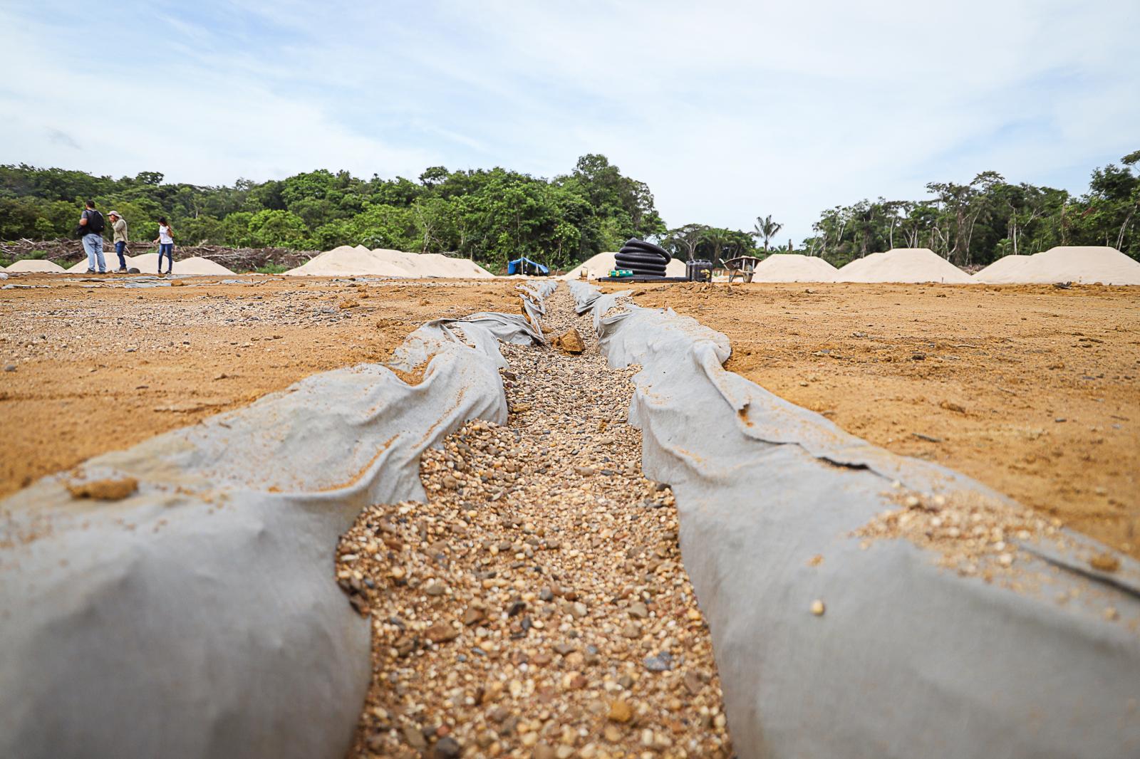 Manaus instala rede de drenagem em campos do Centro de Treinamento