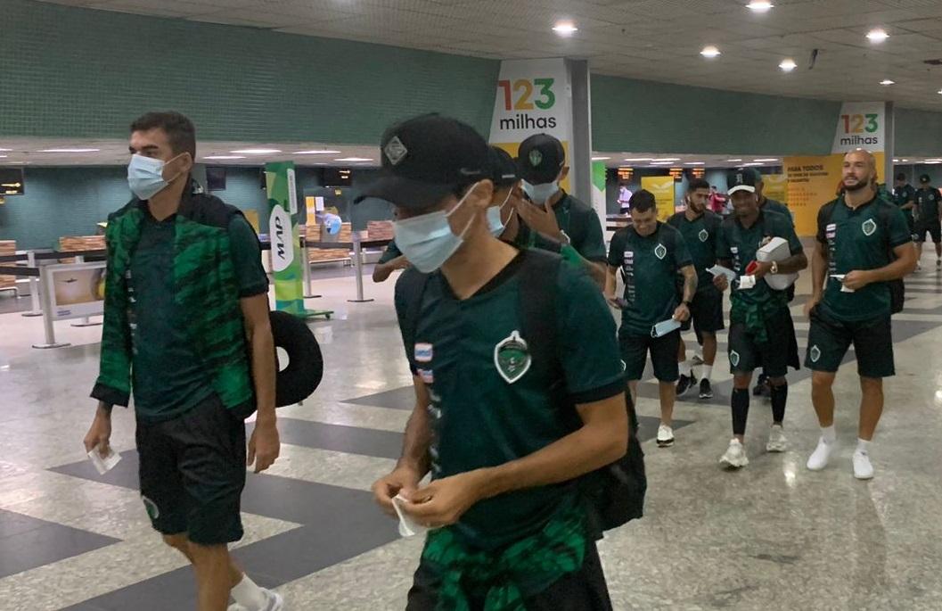 Delegação do Manaus embarca rumo a Santa Catarina para disputa da Copa do Brasil