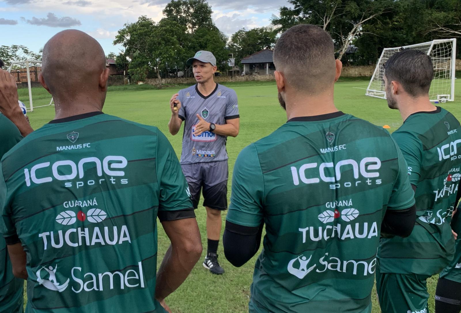 Higo Magalhães comanda primeiro treino como técnico do Manaus 