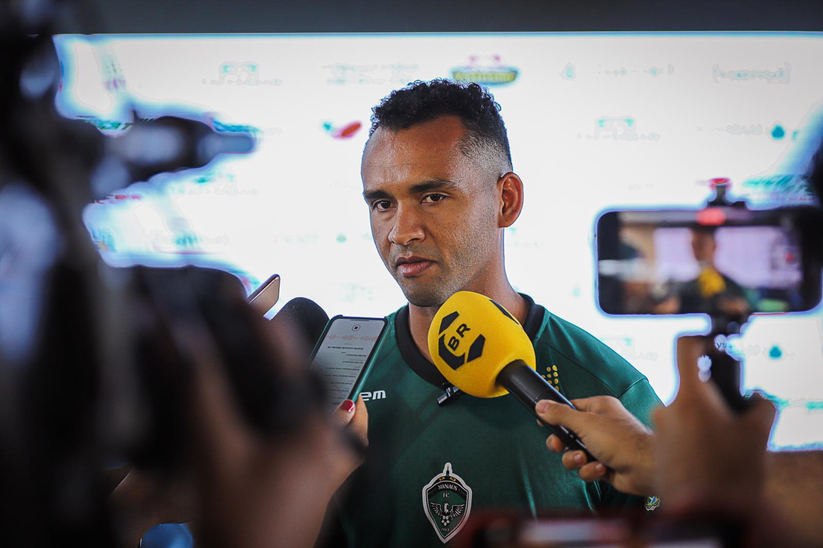 Manaus apresenta zagueiro Douglas, lateral-direito Lucas Mota e meio-campista Felipe Baiano