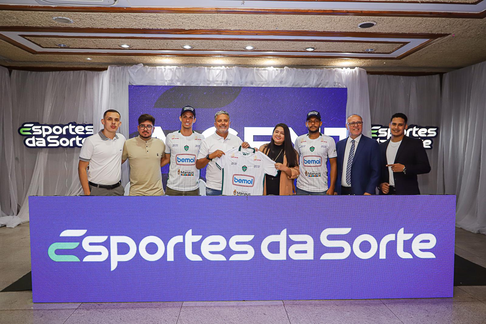 Manaus assina com Esportes da Sorte e anuncia atacante Henan e lateral Dieyson